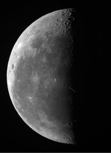 луна через телескоп