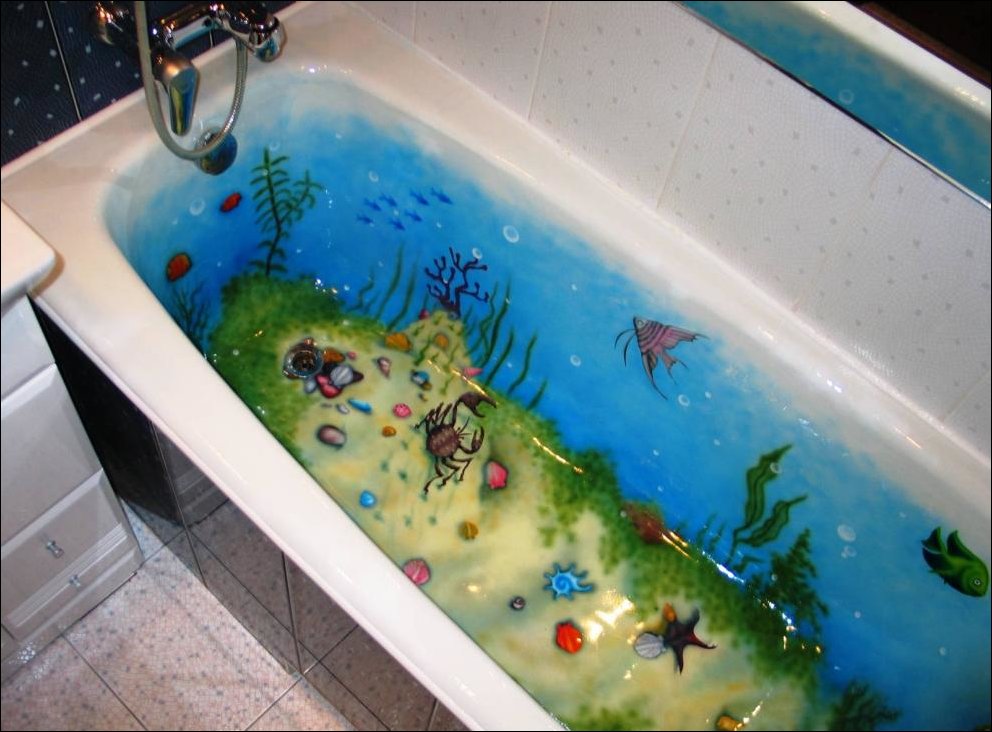 Красивый декор ванны в виде морского дна